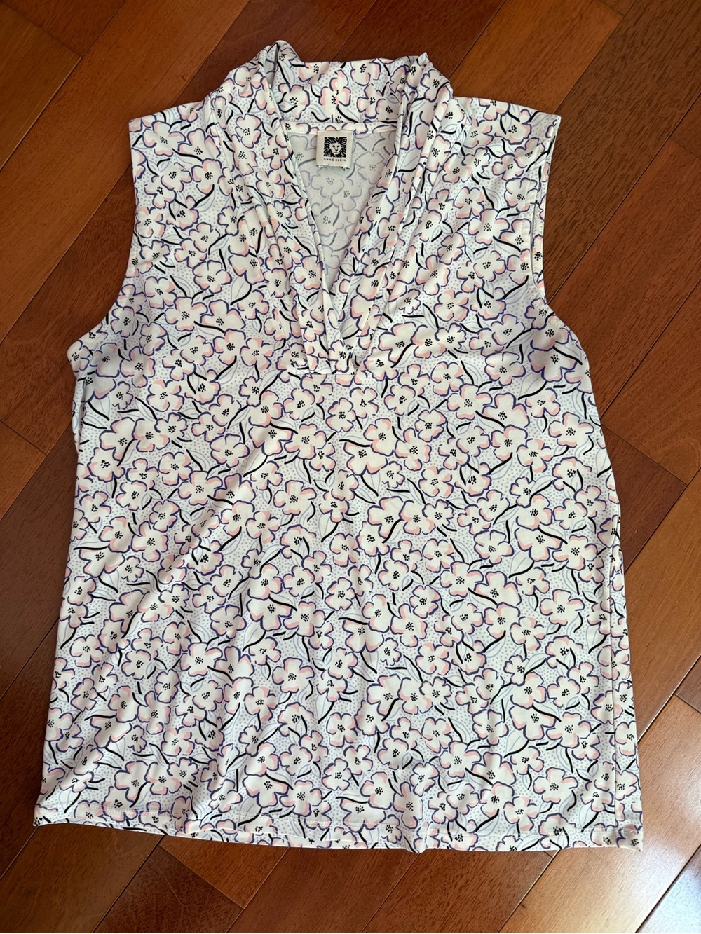 Anne Klein sleeveless floral v neck blouse